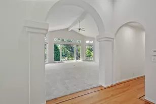 619 SE M St, Grants Pass, OR 97526 - Photo 10