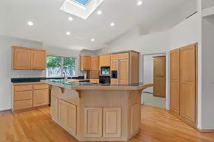 619 SE M St, Grants Pass, OR 97526 - Photo 24