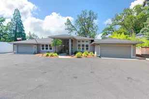 619 SE M St, Grants Pass, OR 97526 - Photo 58