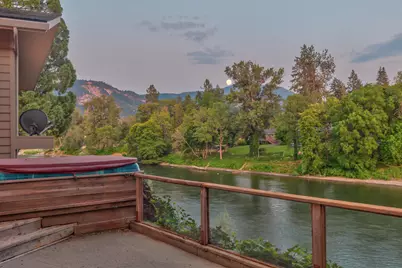 619 SE M Street, Grants Pass, OR 97526 - Photo 6