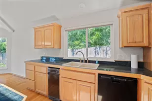 619 SE M St, Grants Pass, OR 97526 - Photo 20