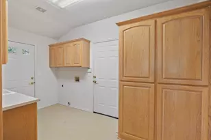 619 SE M St, Grants Pass, OR 97526 - Photo 26