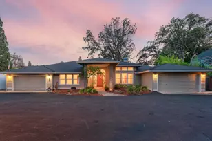 619 SE M St, Grants Pass, OR 97526 - Photo 4