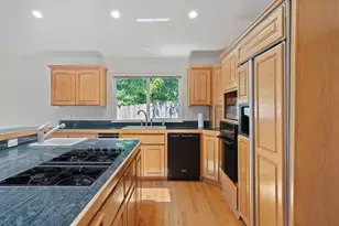 619 SE M St, Grants Pass, OR 97526 - Photo 22