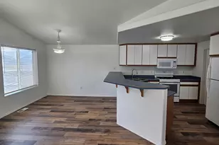 569 NE Negus Loop, Redmond, OR 97756 - Photo 6