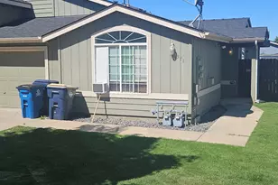 569 NE Negus Loop, Redmond, OR 97756 - Photo 1