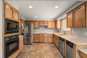 2566 Heritage Way, Medford, OR 97504 - Photo 8