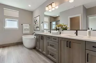 1364 NW Ochoa Dr, Bend, OR 97703 - Photo 8