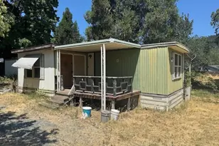 210 NW Woodbrook Dr, Grants Pass, OR 97526 - Photo 10