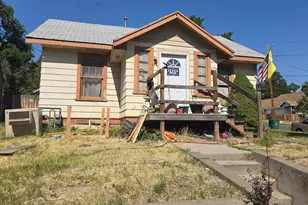 1642 Crescent Ave, Klamath Falls, OR 97601 - Photo 2