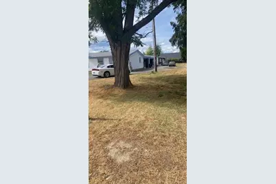 2720 Redwood Avenue, Grants Pass, OR 97527 - Photo 2