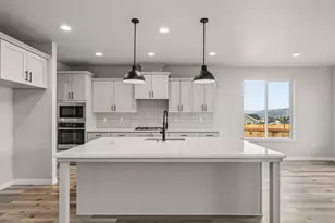 1297 Stonegate Dr, Eagle Point, OR 97524 - Photo 14