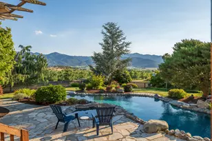 4050 Royal Crest Rd, Medford, OR 97504 - Photo 4