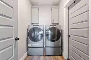 2254 NE Indigo Ln, Bend, OR 97701 - Photo 32