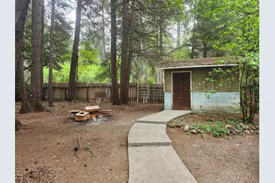 611 S Junction Avenue, Cave Junction, OR 97523 - Photo 10