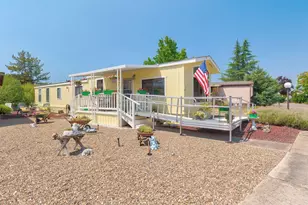 925 Carol Rae, Medford, OR 97501 - Photo 2