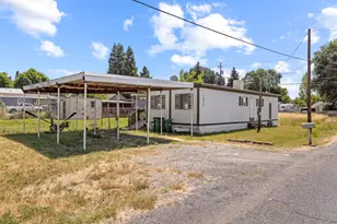 1647 Hope St, Klamath Falls, OR 97603 - Photo 1