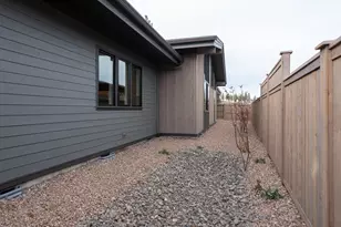 3326 NW Leavitt Ln, Bend, OR 97703 - Photo 44