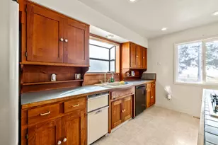 23131 N Poe Valley Rd, Klamath Falls, OR 97603 - Photo 18