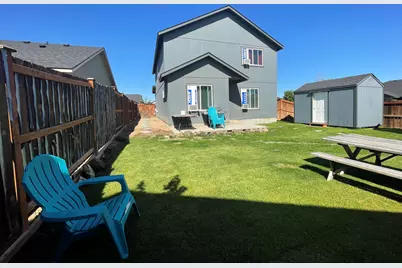 950 NW 26th Way, Redmond, OR 97756 - Photo 2