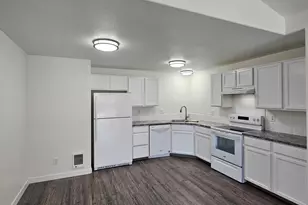 2746 SW Umatilla Ct, Redmond, OR 97756 - Photo 2