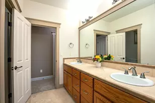 60829 Yellow Leaf St, Bend, OR 97702 - Photo 18