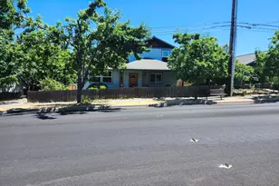 996 Spring Way, Ashland, OR 97520 - Photo 2