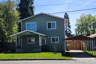 1011 SW I St, Grants Pass, OR 97526 - Photo 4