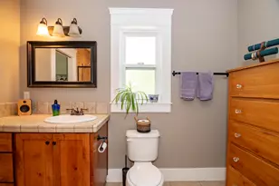 740 NE 8th St, Grants Pass, OR 97526 - Photo 18