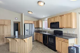 2643 SE Omaha St, Prineville, OR 97754 - Photo 4