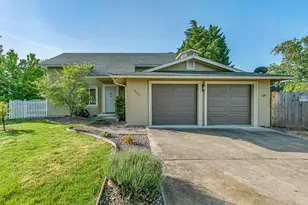 2430 Winslow Park Cir, Medford, OR 97504 - Photo 2