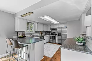 2430 Winslow Park Cir, Medford, OR 97504 - Photo 12