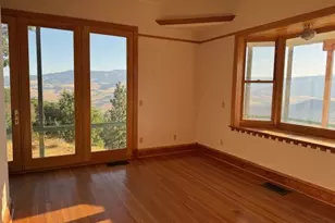 448 Timberlake Dr, Ashland, OR 97520 - Photo 32
