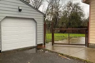 8821 SE Henderson St, Portland, OR 97266 - Photo 32