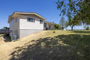 2551 SW Ford Ln, Madras, OR 97741 - Photo 6