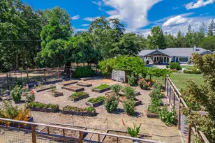 700 Rogue Wood Dr, White City, OR 97503 - Photo 10