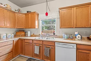 327 Brookhaven Dr, Central Point, OR 97502 - Photo 12