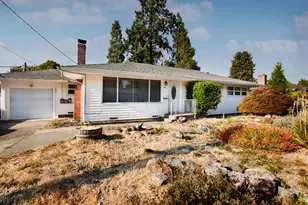 811 NE Clyde Pl, Grants Pass, OR 97526 - Photo 2