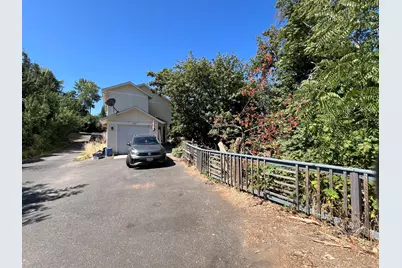 253 SW Central Avenue, Grants Pass, OR 97526 - Photo 20