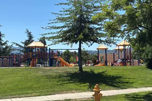 38 Lewis Ave, Medford, OR 97501 - Photo 4