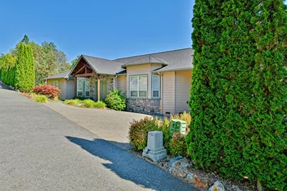 1893 NW Sunview Place, Grants Pass, OR 97526 - Photo 4