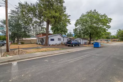 927 SW L Street, Grants Pass, OR 97526 - Photo 6