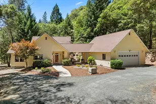 780 Pinecrest Dr, Grants Pass, OR 97526 - Photo 1