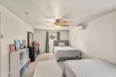 400 W 5th Street, Phoenix, OR 97535 - Photo 16