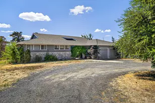 1228 NE Brown Dr, Madras, OR 97741 - Photo 4