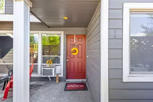 111 NW Hawthorne Ave, Bend, OR 97703 - Photo 2