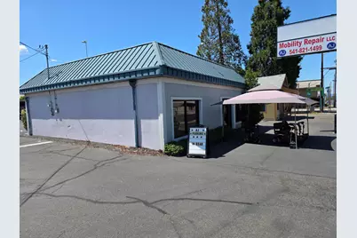 844 S Riverside Avenue, Medford, OR 97501 - Photo 2