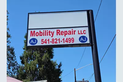 844 S Riverside Avenue, Medford, OR 97501 - Photo 4