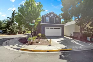 369 Meadow Dr, Ashland, OR 97520 - Photo 2