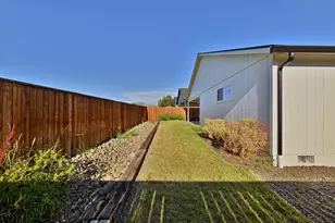 700 Nottingham Terrace, Eagle Point, OR 97524 - Photo 30